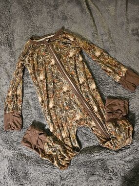 The Stork Boutique 3T Brown Skulls And Nature Onesie